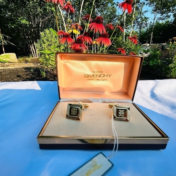GIVENCHY Gold Colored Cuff Links - Picture 5 of 9